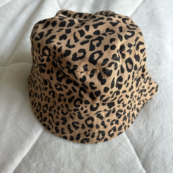 H&M Cheetah Print Bucket Hat - Picture 3 of 3